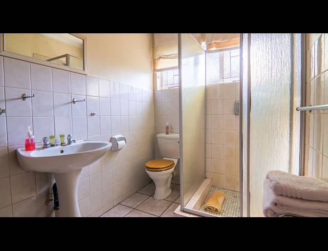 7 BEDROOM FREEHOLD FOR SALE IN DIE HOEWES